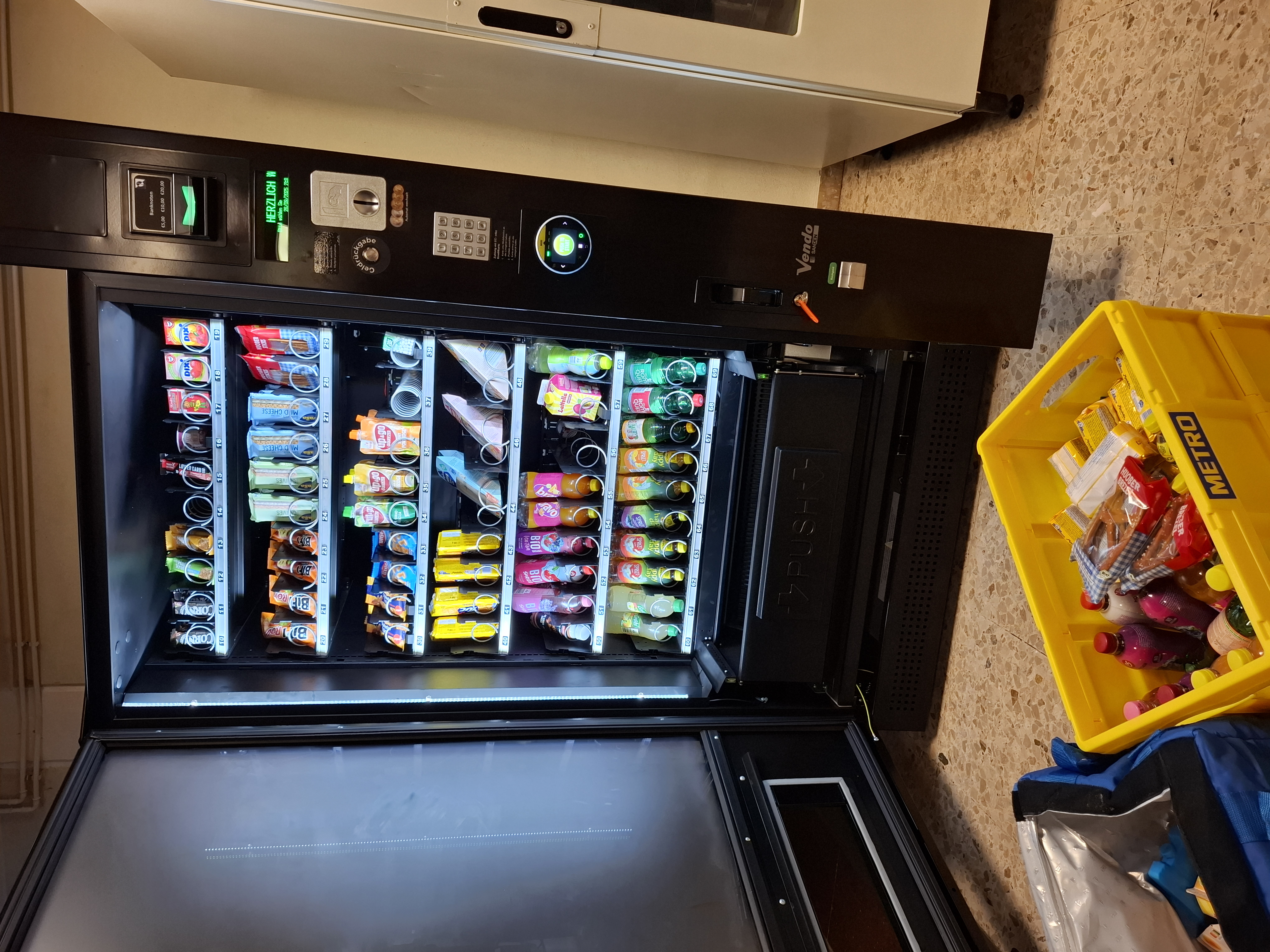 Automat bei der Befüllung